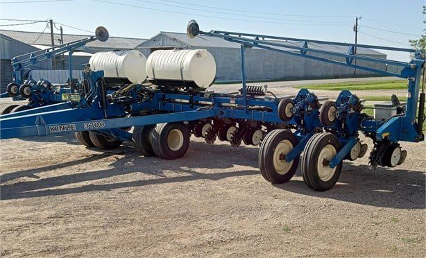 2004 KINZE 3700