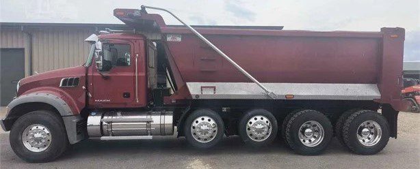 2016 MACK GRANITE GU713