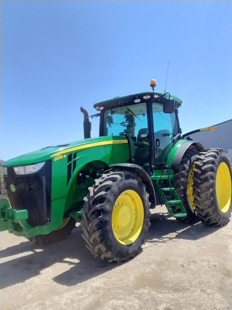 2011 John Deere 8235R