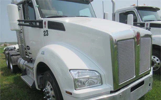 2023 KENWORTH T880