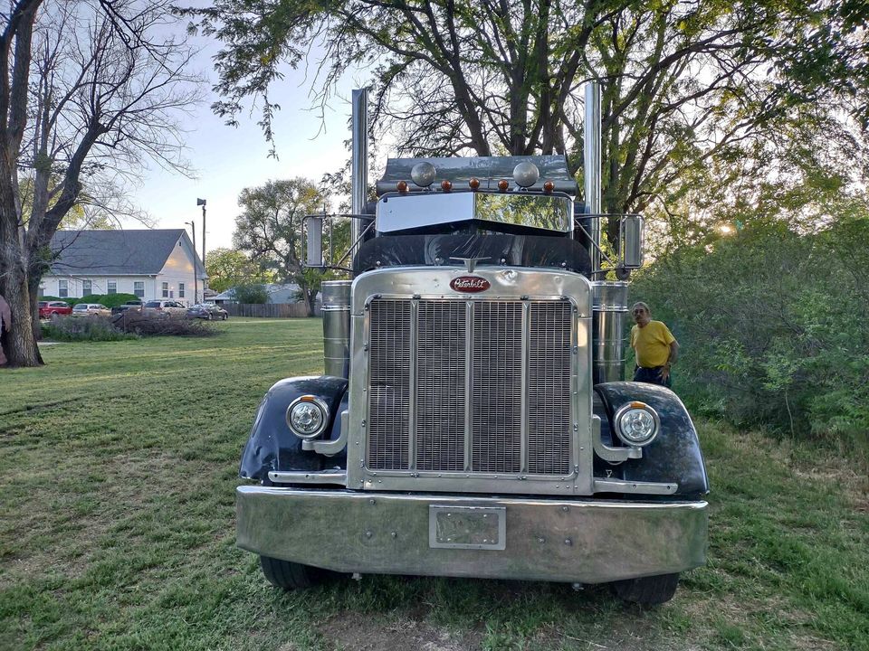 2001 Peterbilt 379 flattop