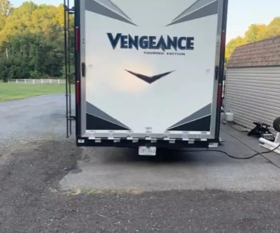 2019 Forest River Vengeance Touring Edition 381L12-6 full