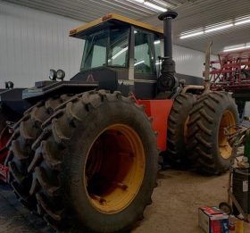 1985 VERSATILE 876 TRACTOR