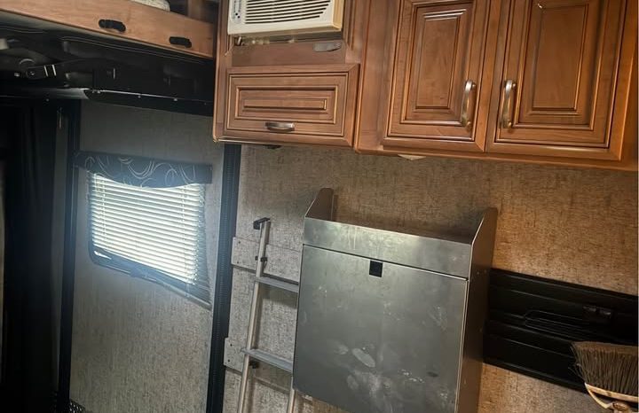 2018 Thor Motor Coach 37 BG full