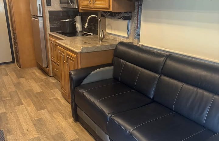 2018 Thor Motor Coach 37 BG full