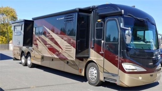 2009 FLEETWOOD REVOLUTION LE 42K