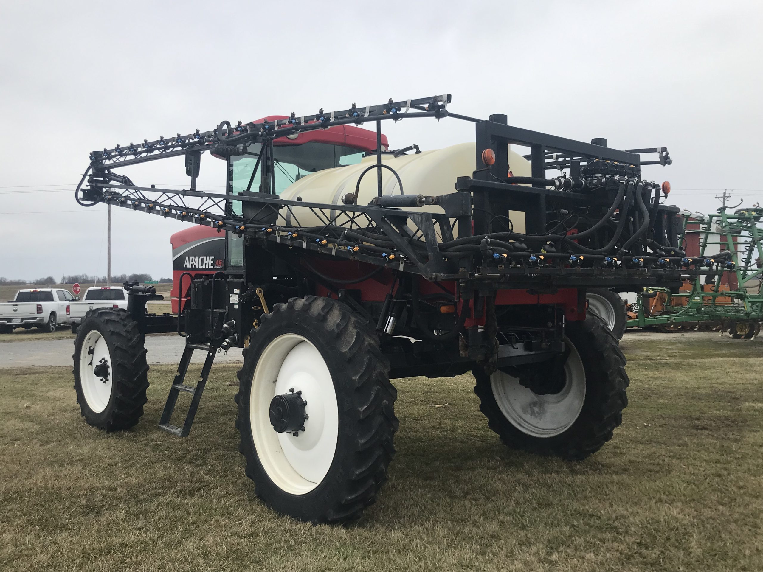 2006 Apache AS1010 Sprayer