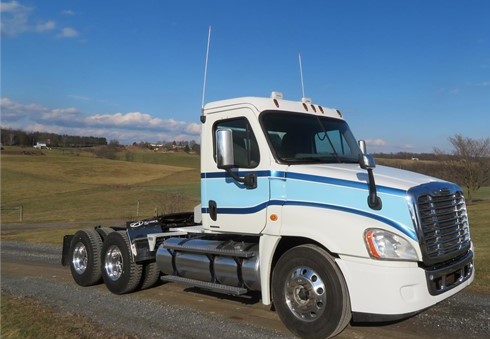 2010 Freightliner Cascadia 125 “Day Cab”