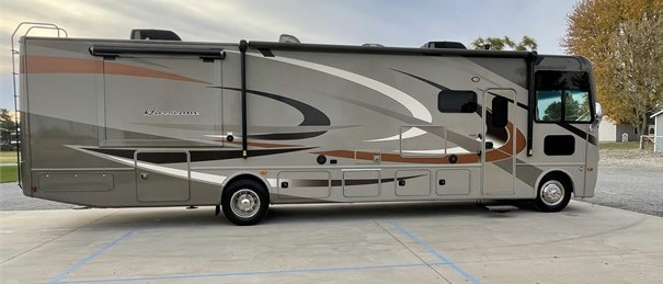 2016 THOR MOTOR COACH HURRICANE 35C