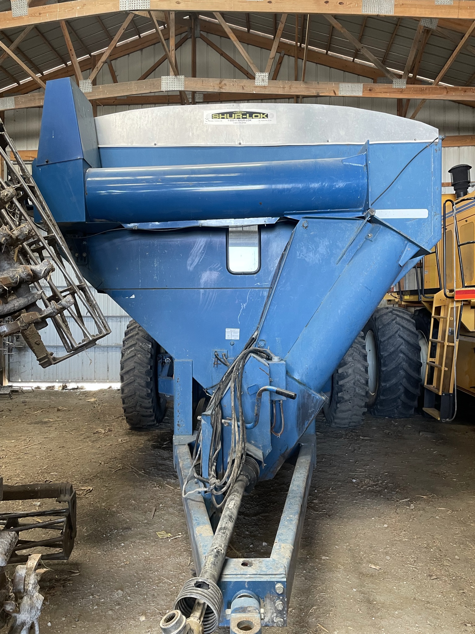 1995 Kinze 1040 Row Crop Cart