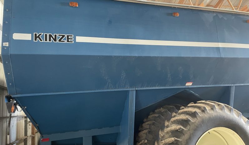 1995 Kinze 1040 Row Crop Cart full