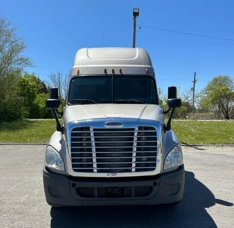 2016 Freightliner Cascadia full