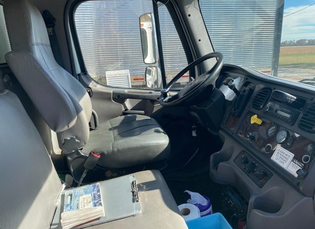 2017 Freightliner  26′ Refrigerated Bed full