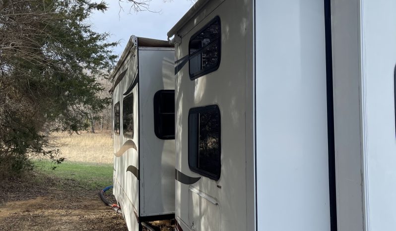 2011 Montana Mountaineer 38’ full