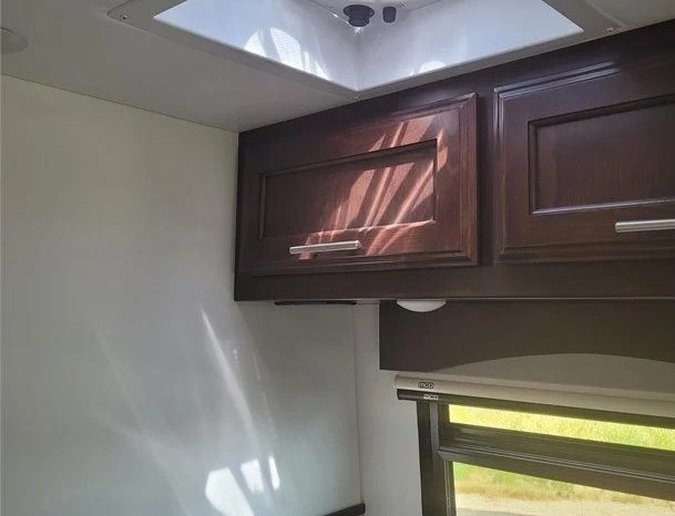 2021 REGENCY RV ULTRA BROUGHAM MB full