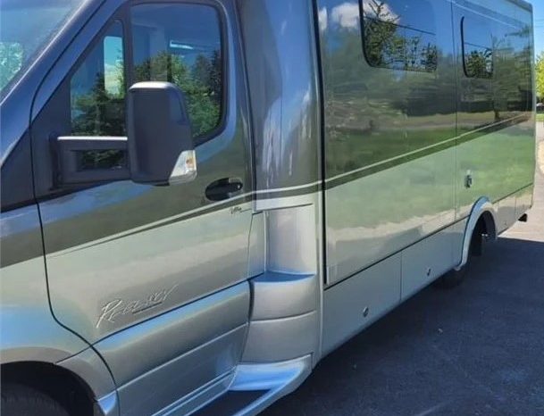 2021 REGENCY RV ULTRA BROUGHAM MB full