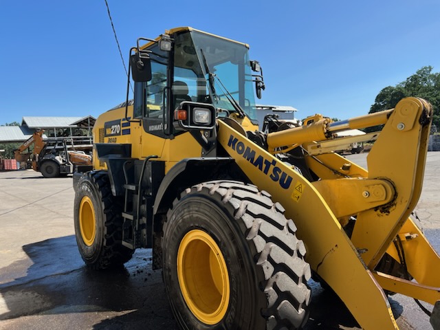 2017 KOMATSU WA270-8