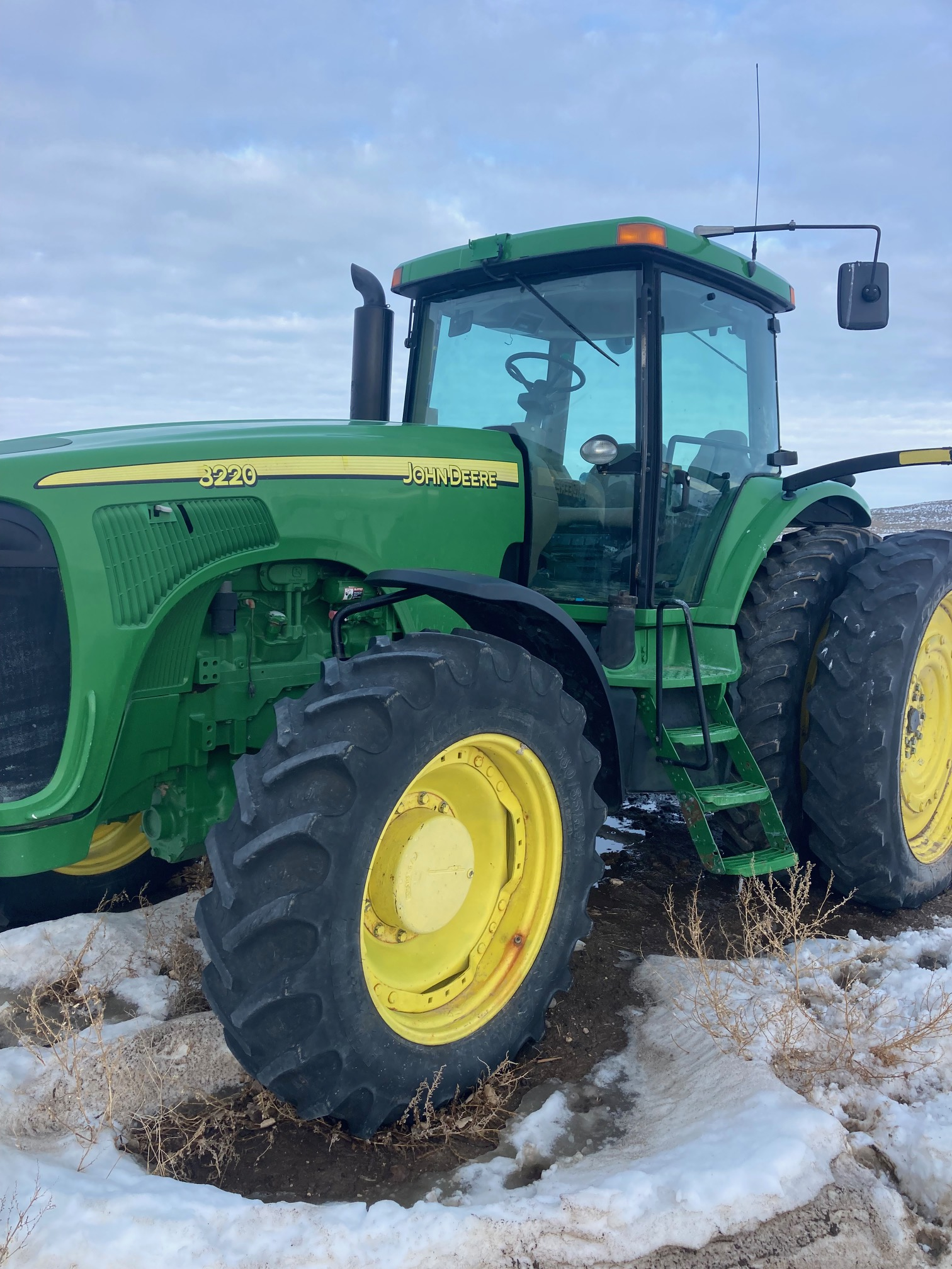 2005 John Deere 8220