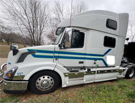 2018 VOLVO VNL64T780