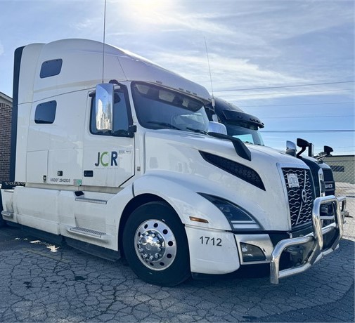 2022 Volvo VNL64T760