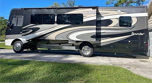 2019 FLEETWOOD BOUNDER 33C