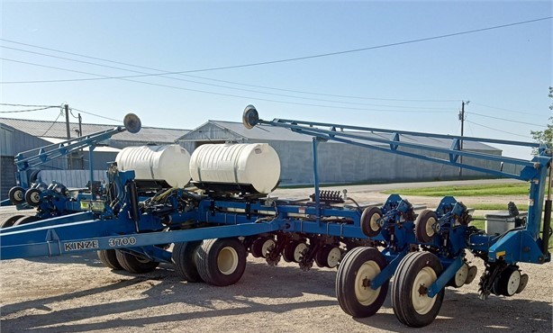 2004 KINZE 3700