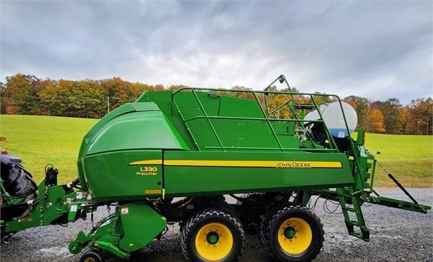 2017 JOHN DEERE L330