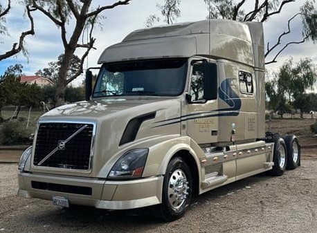 2011 VOLVO VNL64T730