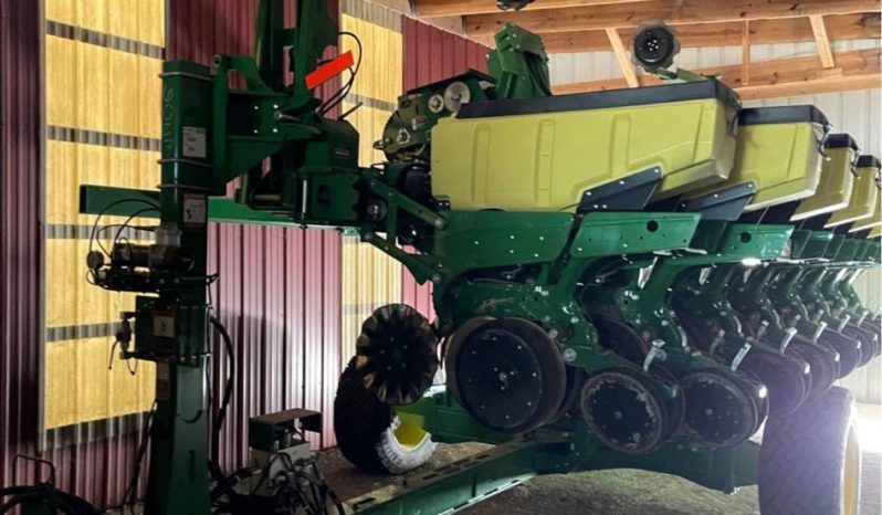 2022 John Deere 1745 Planter full