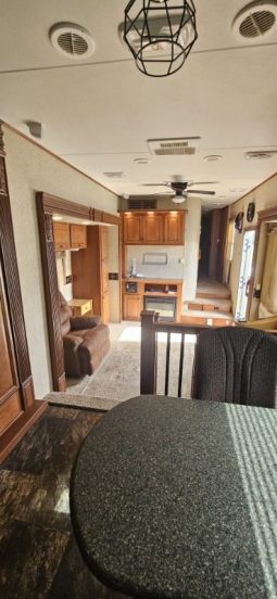 2012 HEARTLAND BIG COUNTRY 3690SL full