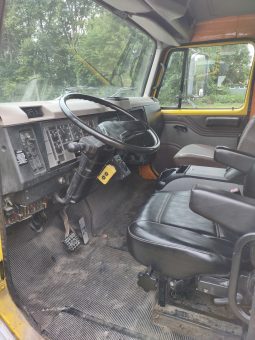 2001 International 4700 full